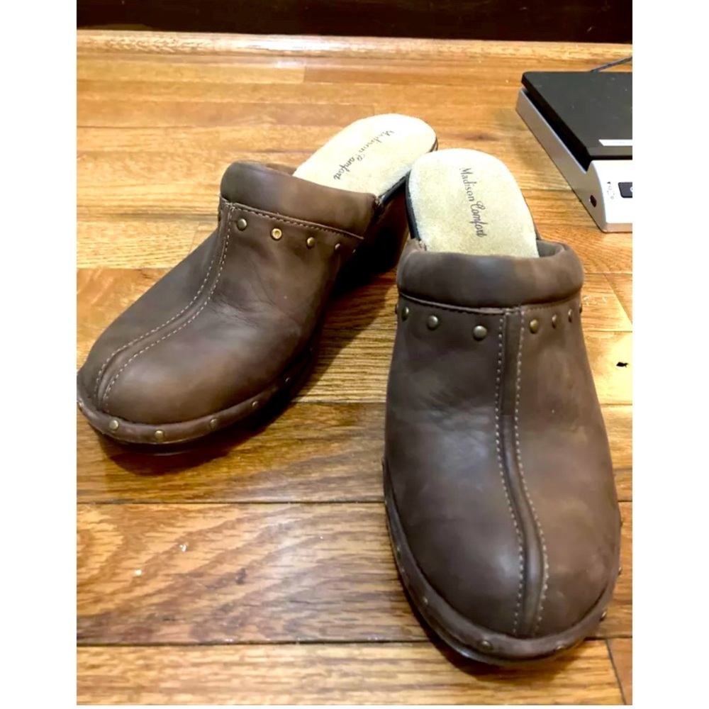 Madison Comfort Leather clog sandals size 7